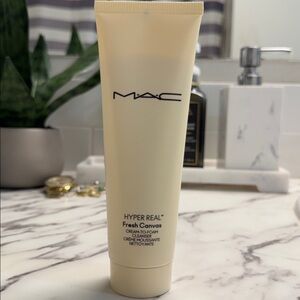 MAC Hyper Real Fresh Canvas Cream-to-Foam Cleanser 4.2 FL. OZ. / 125 ML